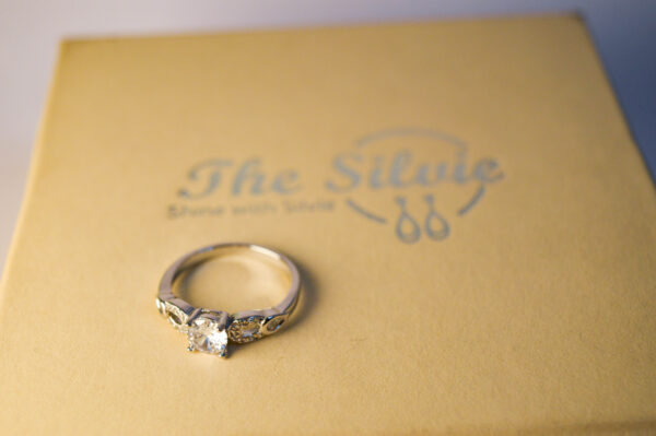 Dazzling Zircon Ring - Image 3